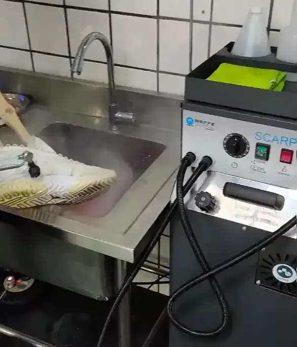 Cuci sepatu